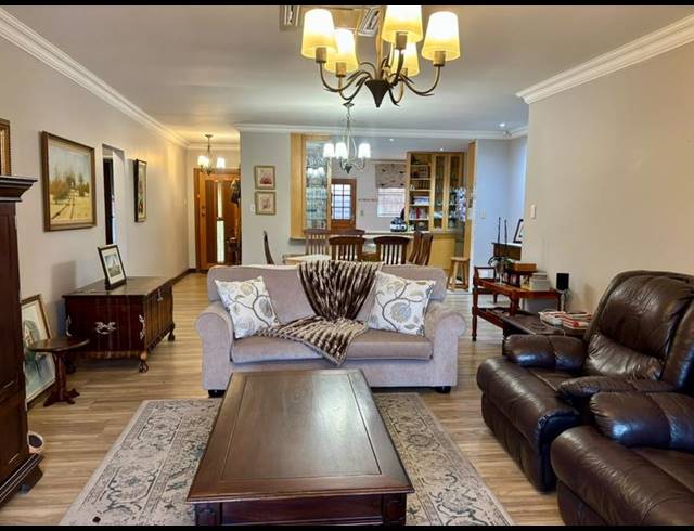 4 BEDROOM TOWNHOUSE FOR SALE IN HELICON HEIGHTS